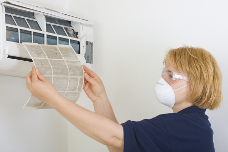 Cleaning air conditioner